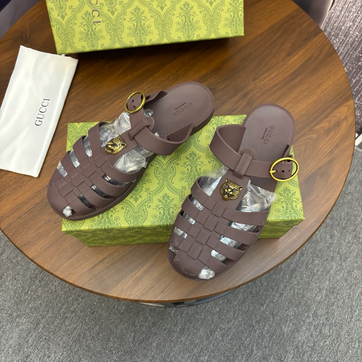 Men's shoes 260💰 [Gucci] Counter quality, top-quality original goods, real photos! Original TPU material, fine workmanship, comfortable; genuine 1:1 replica Size: 38 ~ 46